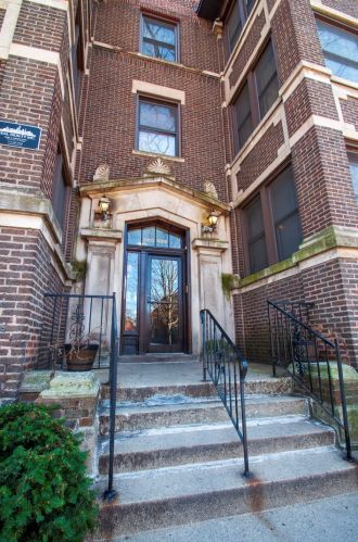 5303 Woodlawn Ave, Chicago, IL 60615-5211