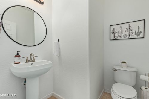 5310 Chisum Trl, Phoenix AZ  85083-6356 exterior