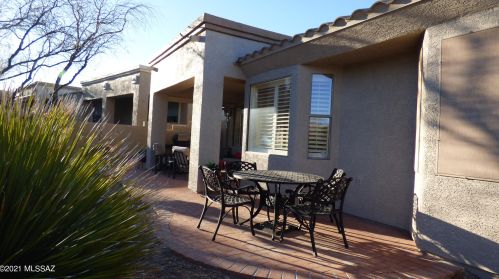 561 Knotwood St, Green Valley AZ 85614-5971 exterior