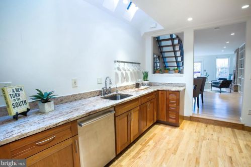 418 Capitol St, Washington DC  20003-4012 exterior