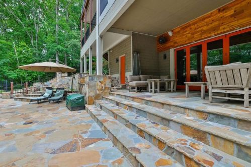 8069 Kenstone Ct, Atlanta GA 30350-4160 exterior