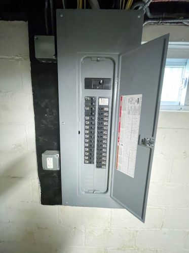 272 Connecticut Ave, Springfield MA  01104-1048 exterior