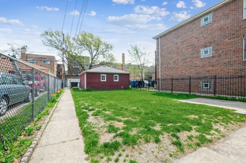 7415 Claremont Ave, Chicago IL 60645-1741 exterior