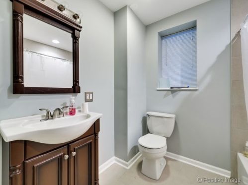 2620 Wilton Ave, Chicago IL 60657-2262 exterior