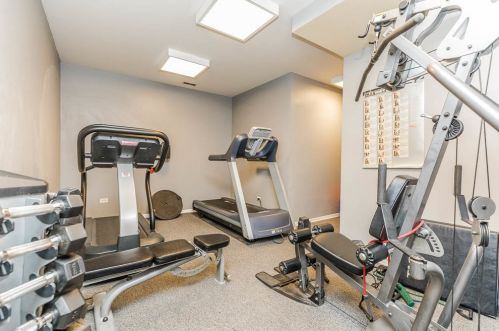 520 Halsted St, Chicago IL 60642-7369 exterior