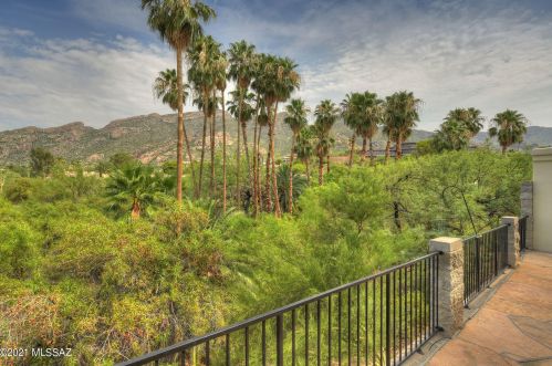 5135 Calle Brillante, Tucson AZ 85718-1800 exterior