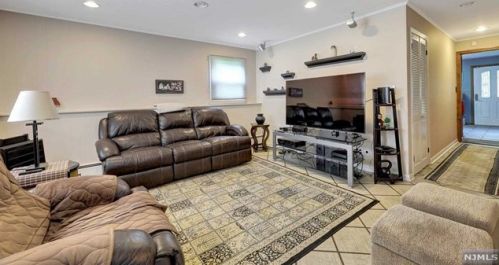 205 Larch Ave, Teaneck NJ 07666-2341 exterior