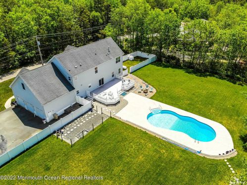 660 Berkeley Ave, Berkeley Township NJ 08721-3703 exterior