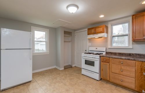 419 Ctr St, Waukegan IL 60085-3830 exterior