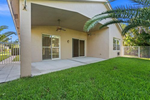10084 Stonegate Dr, Fort Pierce FL 34987-2423 exterior