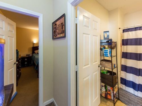 28 Hollister St, Manchester CT 06042-3532 exterior