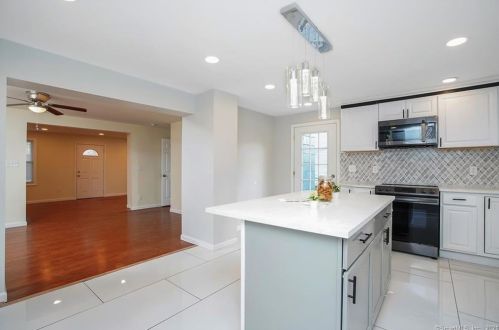 92 High St, Torrington CT 06790-6316 exterior