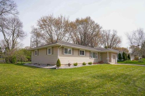 4602 Goldfinch Dr, Madison, WI 53714-3328