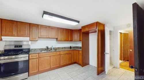 2401 New York Ave, Union City NJ 07087-4515 exterior