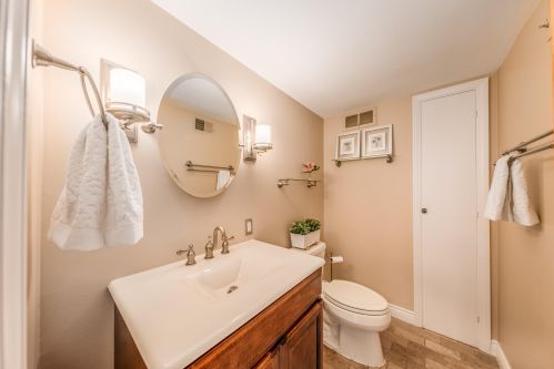 185 87 St, Milwaukee WI 53227-1717 exterior