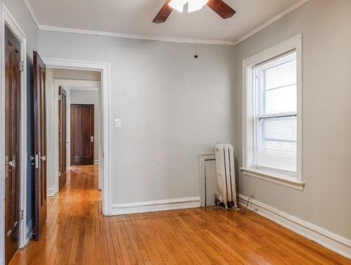 8516 Bennett Ave, Chicago IL 60649-4007 exterior