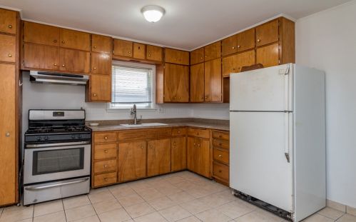 813 Leith Ave, Waukegan IL 60085-2545 exterior