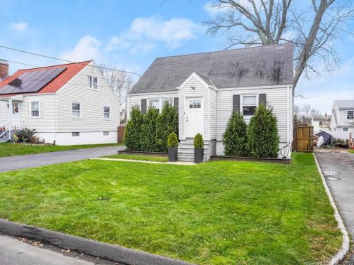 79 Magnolia Ave, Norwalk, CT 06850-3633