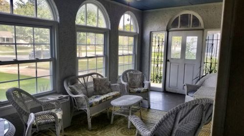 4843 Wisconsin Ave, Milwaukee, WI 53208-3051