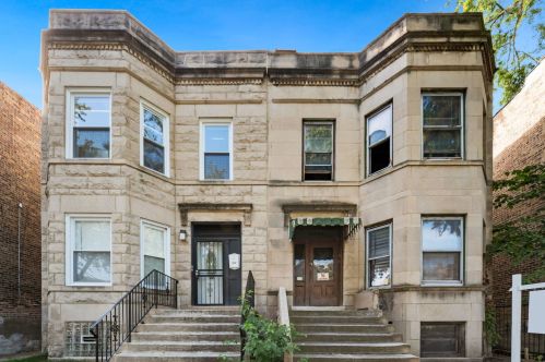 6430 Eberhart Ave, Chicago, IL 60637-3325