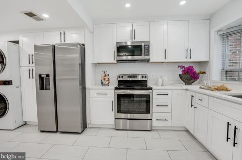 6386 Patience Ct, Alexandria VA 22315-3426 exterior