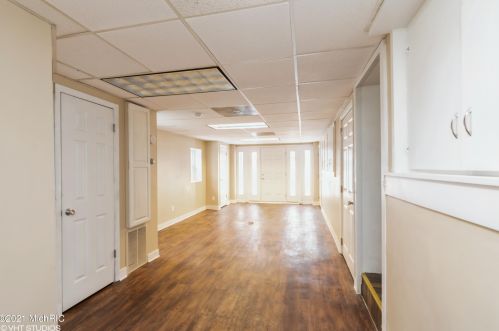 1376 Airport Rd, Meskegon MI 49444-4214 exterior