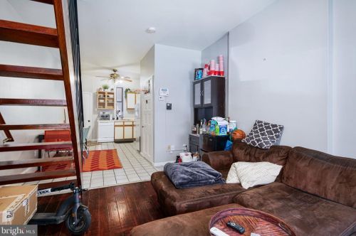 922 4 St, Philadelphia PA 19147-4104 exterior