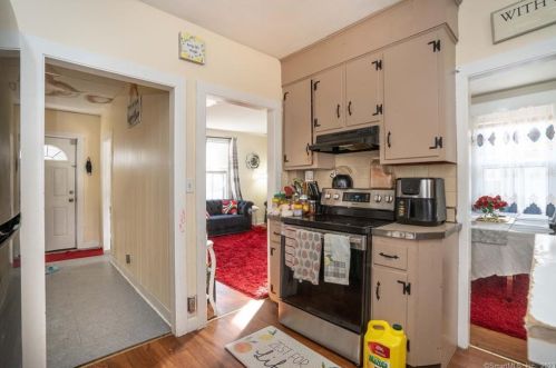 111 Eldridge St, Manchester CT  06040-5551 exterior