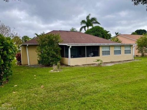 119 Blue Ridge Dr, Naples FL 34112-3726 exterior