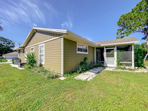 627 Todd Ave, Fort Pierce FL 34983-2918 exterior