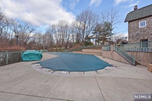 1422 York St, Mahwah NJ 07430-3268 exterior