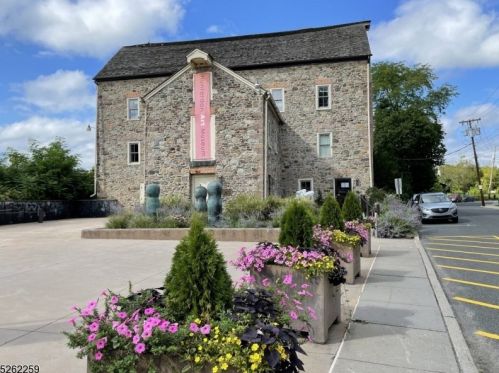 35 Main St, Clinton NJ 08809-1250 exterior