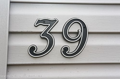 39 Monique Cir, Hazlet, NJ 07730-1543