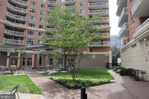 3101 Hampton Dr, Alexandria VA 22302-1513 exterior