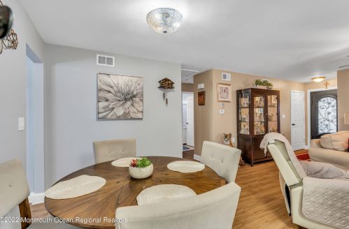 43 Gladstone Ave, Lakehurst NJ 08759-6625 exterior