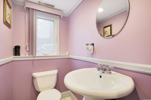 12 Genesee Dr, Commack NY 11725-4026 exterior