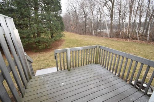 48 Oak Ridge Dr, Windsor Locks CT 06096-2665 exterior