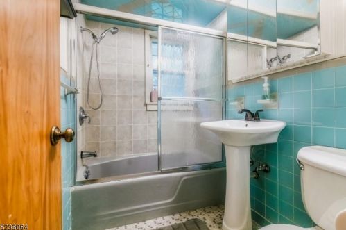 929 Plymouth Lake Dr, Fredon NJ  07860-4127 exterior