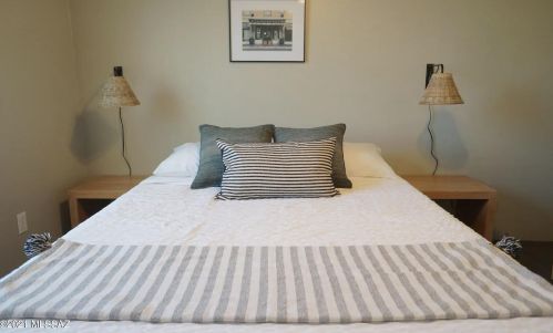 449 Lester St, Tucson AZ 85705-8923 exterior