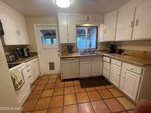 10700 Tanque Verde Rd, Tucson AZ 85749-9611 exterior