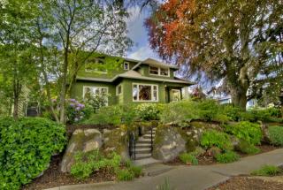2557 4 Ave, Seattle WA  98119-2370 exterior