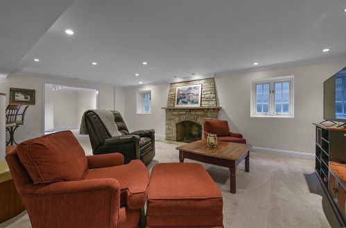 1 Spoede Ln, Saint Louis MO 63141-7763 exterior