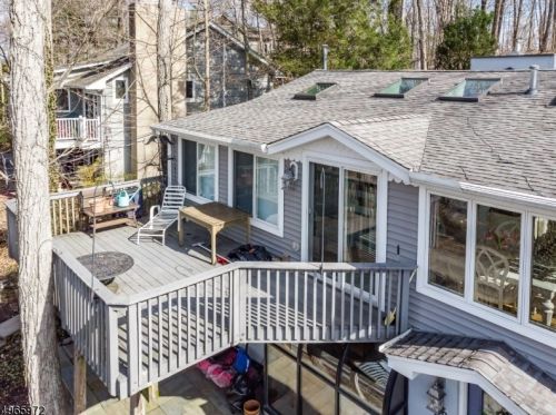 28 Rd, Bloomingdale NJ 07403-1425 exterior