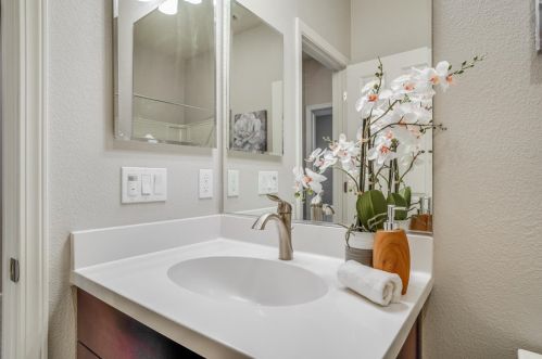 1136 California Cir, Milpitas CA 95035-3019 exterior