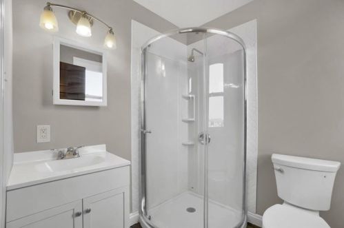 224 Mathilda St, Pittsburgh PA 15224-0021 exterior