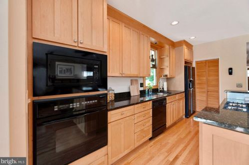 14 Glendale Ave, Alexandria VA 22301-2403 exterior