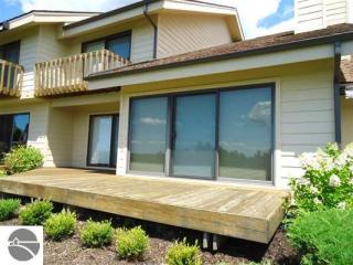 4991 Cross Over Dr, Bellaire, MI 49615-9118