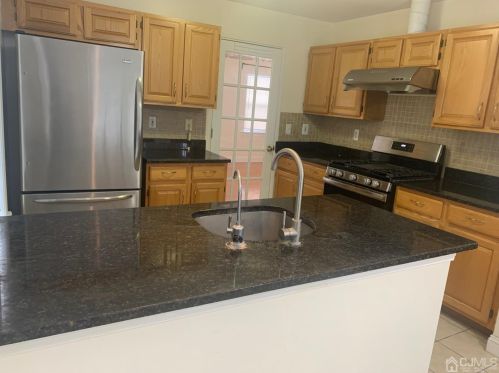 63 Franklin School Way, Metuchen NJ  08840-1859 exterior