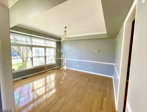 3 Bakley Ter, Town Center NJ 07052-2169 exterior