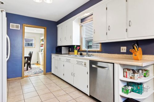 4801 Diversey Blvd, Milwaukee WI 53217-5919 exterior